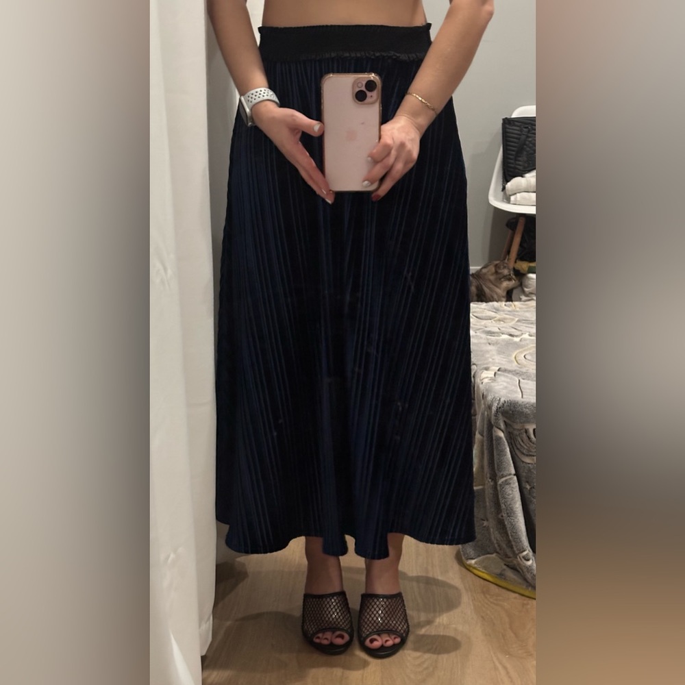 Dark blue velvety maxi skirt with pockets